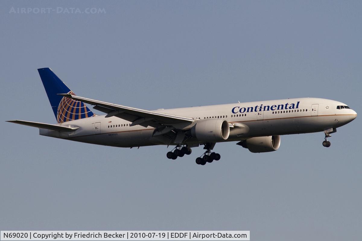 N69020, 2007 Boeing 777-224 C/N 31687, on final RW07R