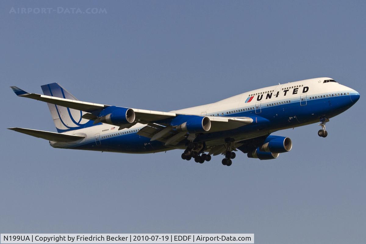 N199UA, 1997 Boeing 747-422 C/N 28717, on final RW07R