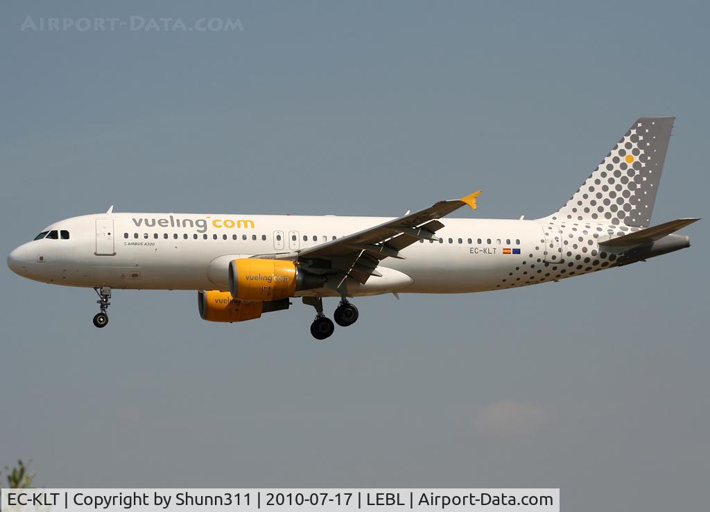 EC-KLT, 2007 Airbus A320-216 C/N 3376, Landing rwy 25R