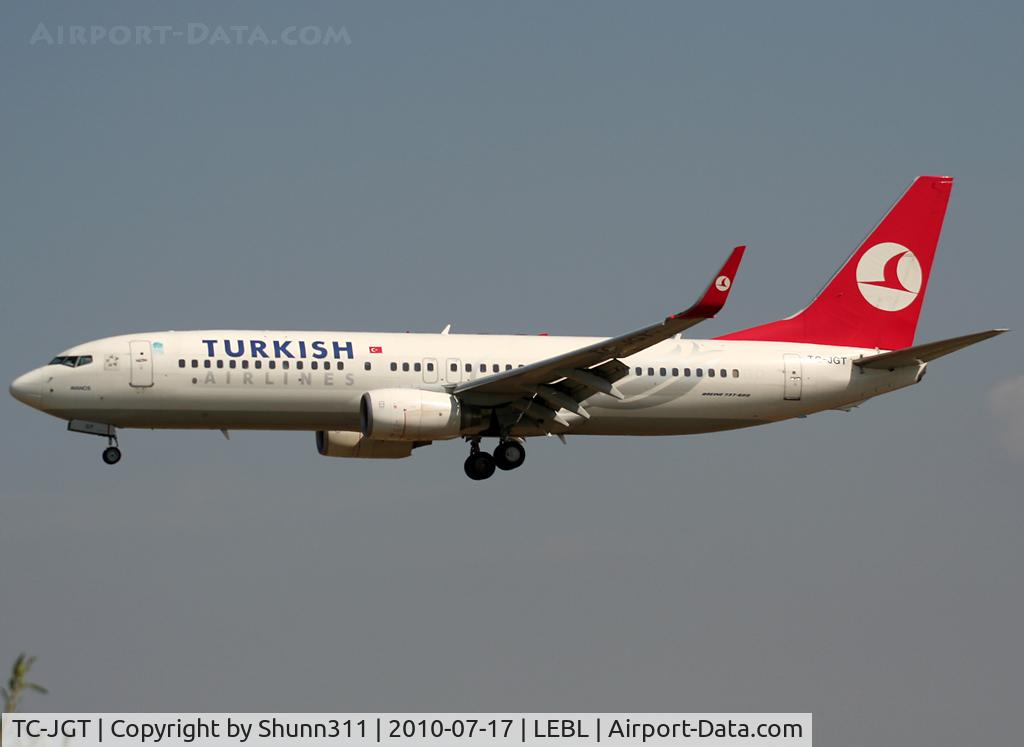 TC-JGT, 2006 Boeing 737-8F2 C/N 34417, Landing rwy 25R