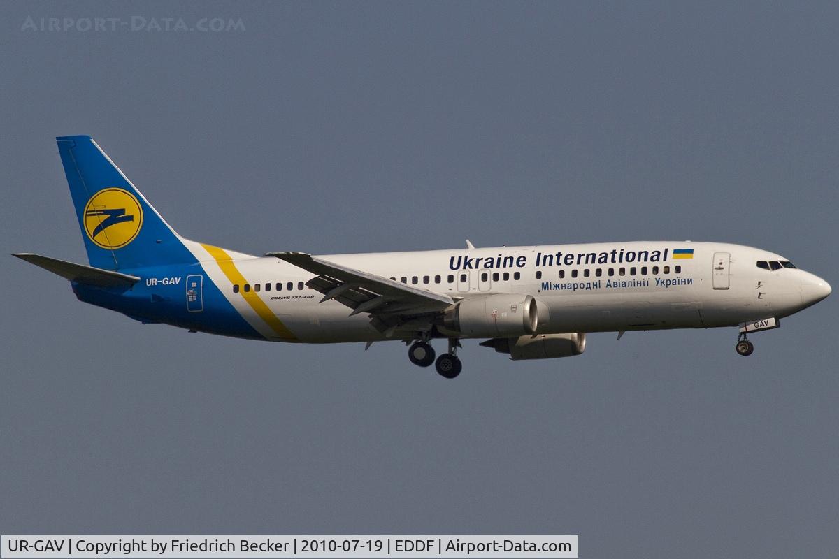 UR-GAV, 1992 Boeing 737-4C9 C/N 26437, on final RW07R