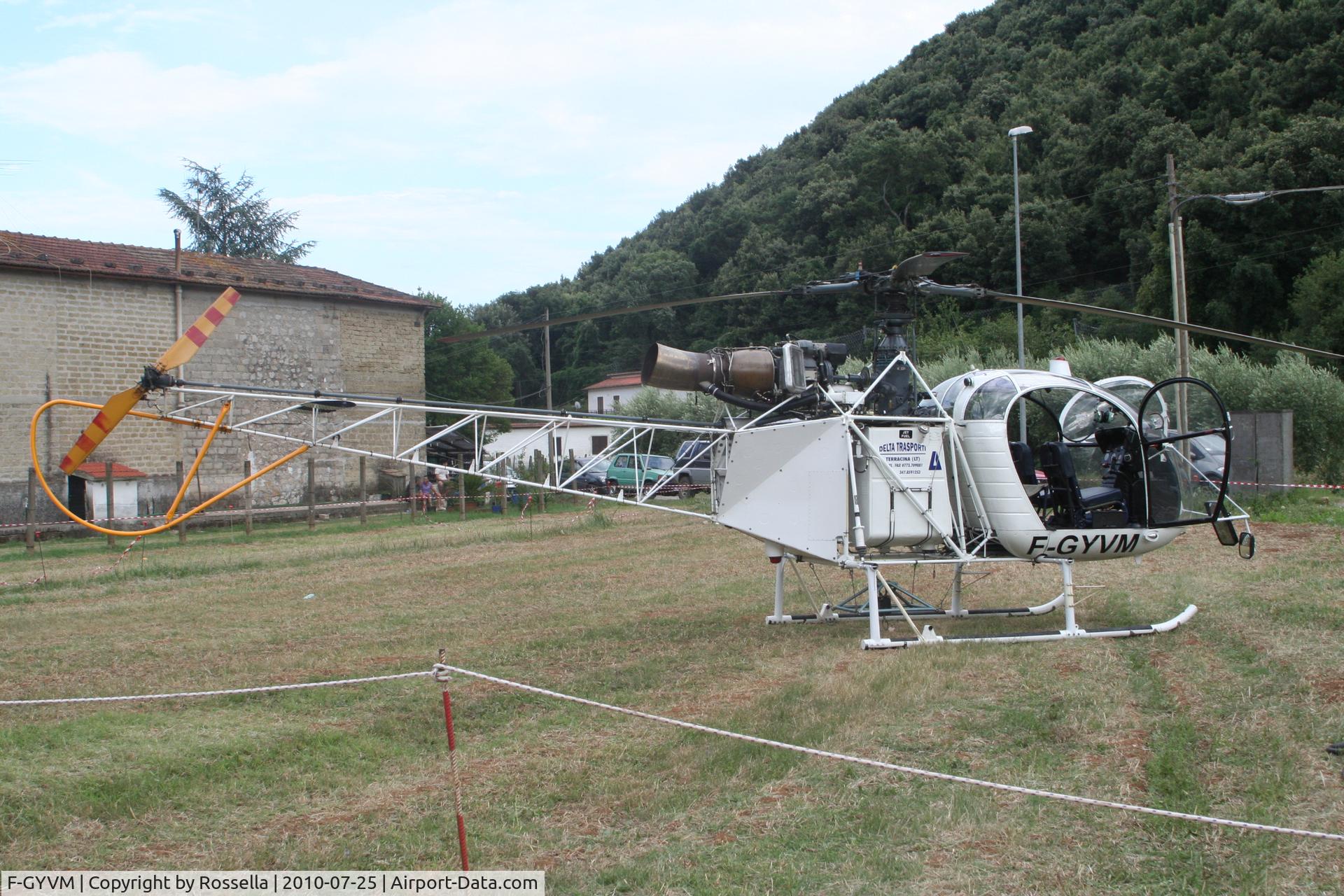 F-GYVM, Aerospatiale SE-313B Alouette II C/N 1411, F-GYVM offering short flights in Monte San Biagio, Latina, Italy on 25th July 2010.