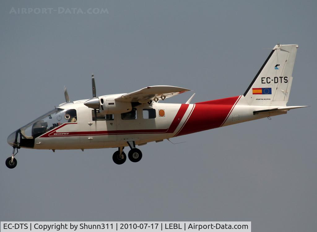 EC-DTS, Partenavia P-68 Observer C/N 324-17-OB, Landing rwy 25R
