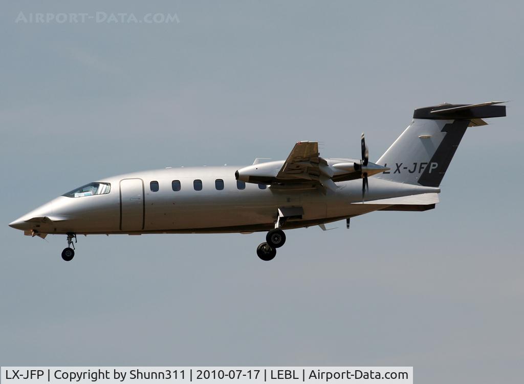 LX-JFP, 2009 Piaggio P-180 Avanti II C/N 1176, Landing rwy 25R