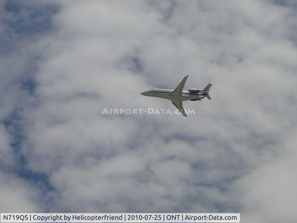 N719QS, 2007 Israel Aircraft Industries Gulfstream 200 C/N 162, Take off from runway 26L and climbing out going west