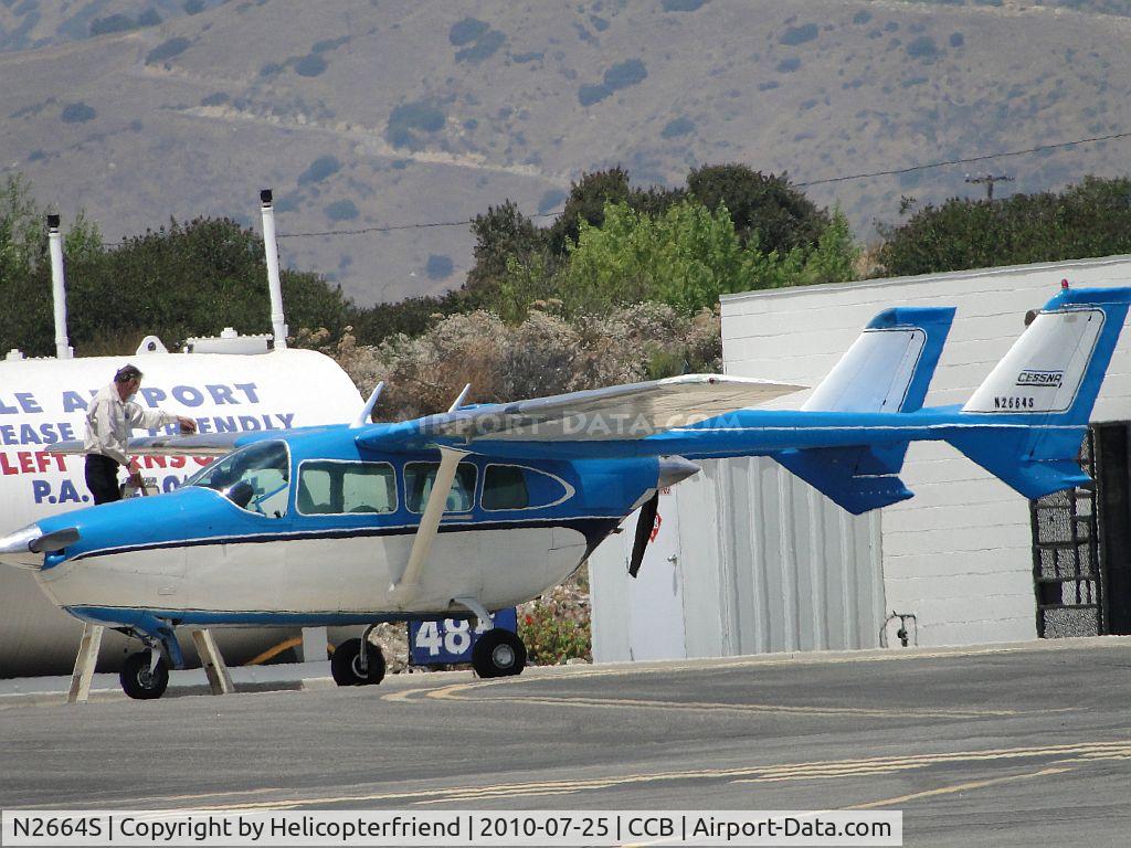 N2664S, 1968 Cessna 337C Super Skymaster C/N 337-0964, Fueling up and getting ready to taxi to runway to depart