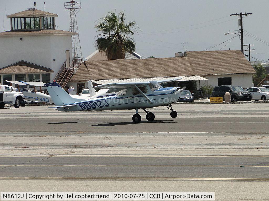 N8612J, 1967 Cessna 150G C/N 15066512, Touching down on runway 24 just at Maniac Mike's Cafe