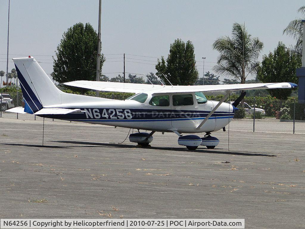 N64256, 1975 Cessna 172M C/N 17265129, Parked north of Howard Aviation