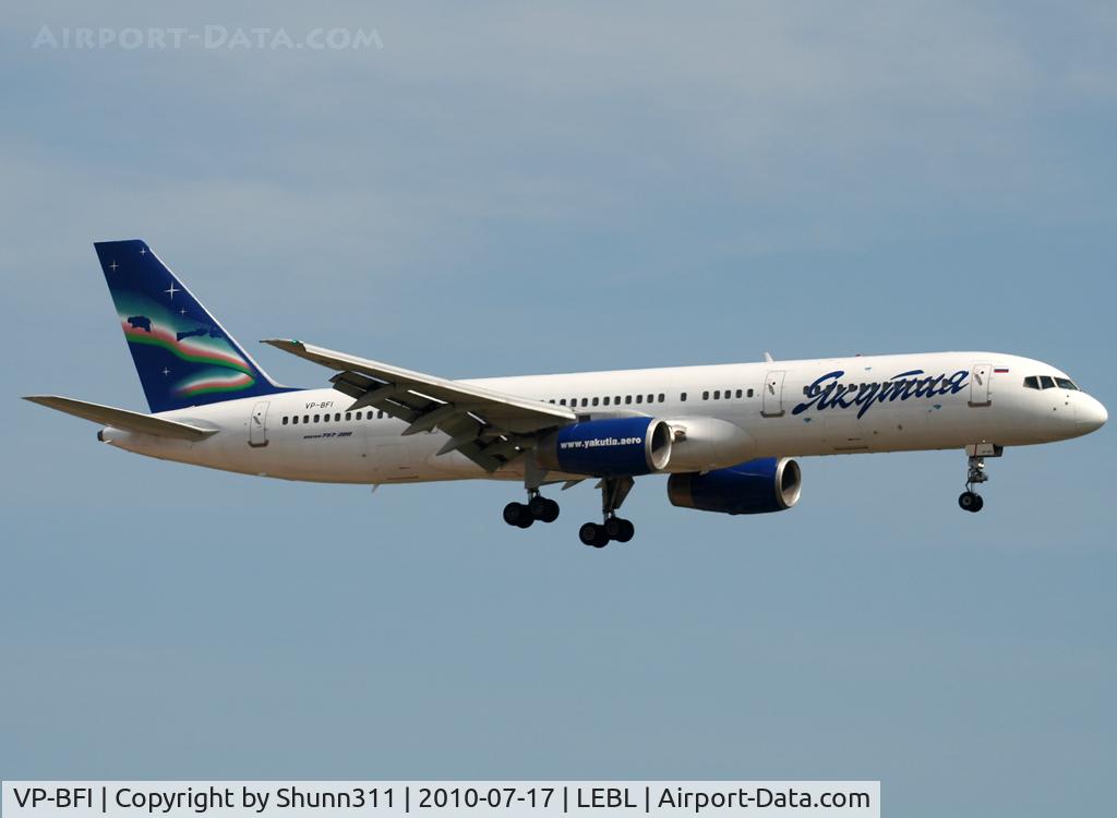 VP-BFI, 1990 Boeing 757-27B/ER C/N 24838, Landing rwy 25R