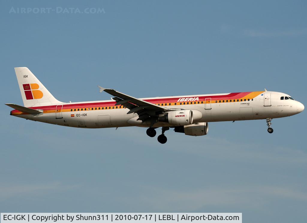 EC-IGK, 2001 Airbus A321-211 C/N 1572, Landing rwy 25R