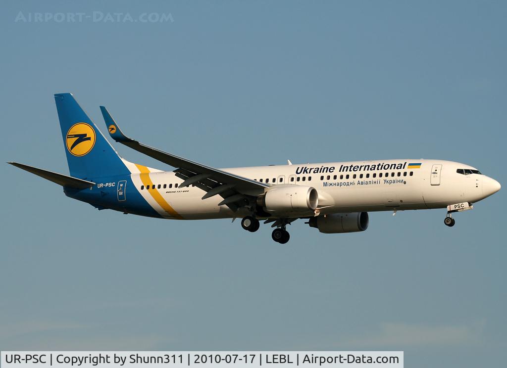 UR-PSC, 2010 Boeing 737-8HX C/N 29662, Landing rwy 25R