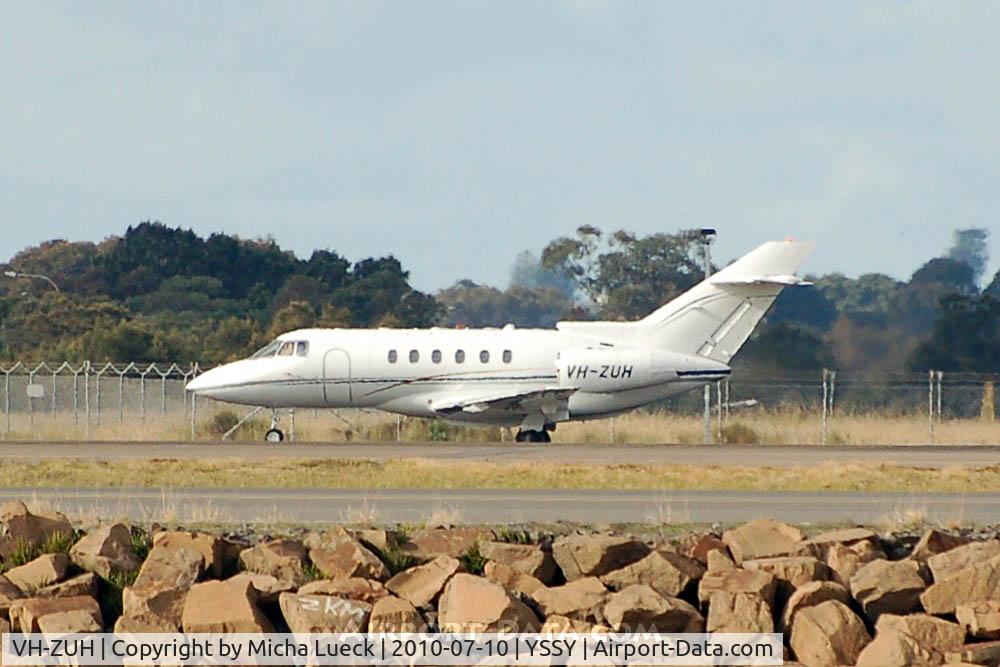 VH-ZUH, 1998 Raytheon Hawker 800XP C/N 258366, At Sydney