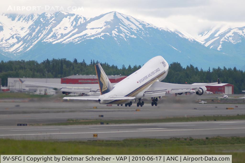 9V-SFG, 1998 Boeing 747-412F/SCD C/N 26558, Singapore Airlines Boeing 747-400