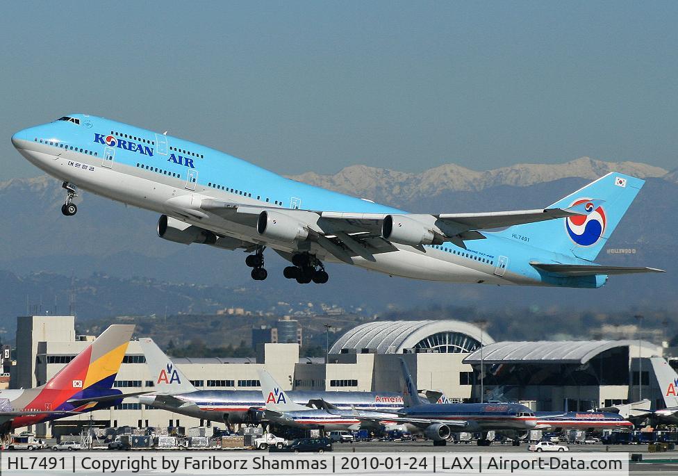 HL7491, Boeing 747-4B5 C/N 27341, Nice background ....