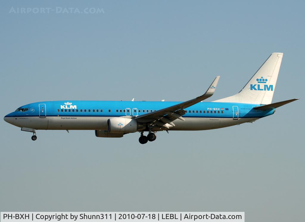 PH-BXH, 2000 Boeing 737-8K2 C/N 29597, Landing rwy 25R
