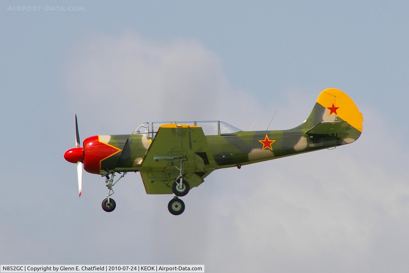 N852GC, 1988 Yakovlev Yak-52 C/N 888409, Final approach RY14