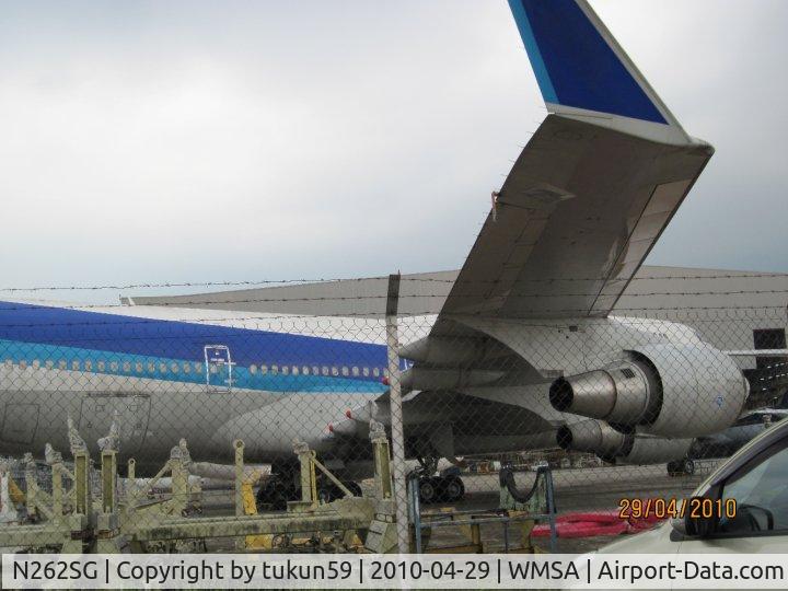 N262SG, 1999 Boeing 747-481 C/N 29262, Outside MAS hanger