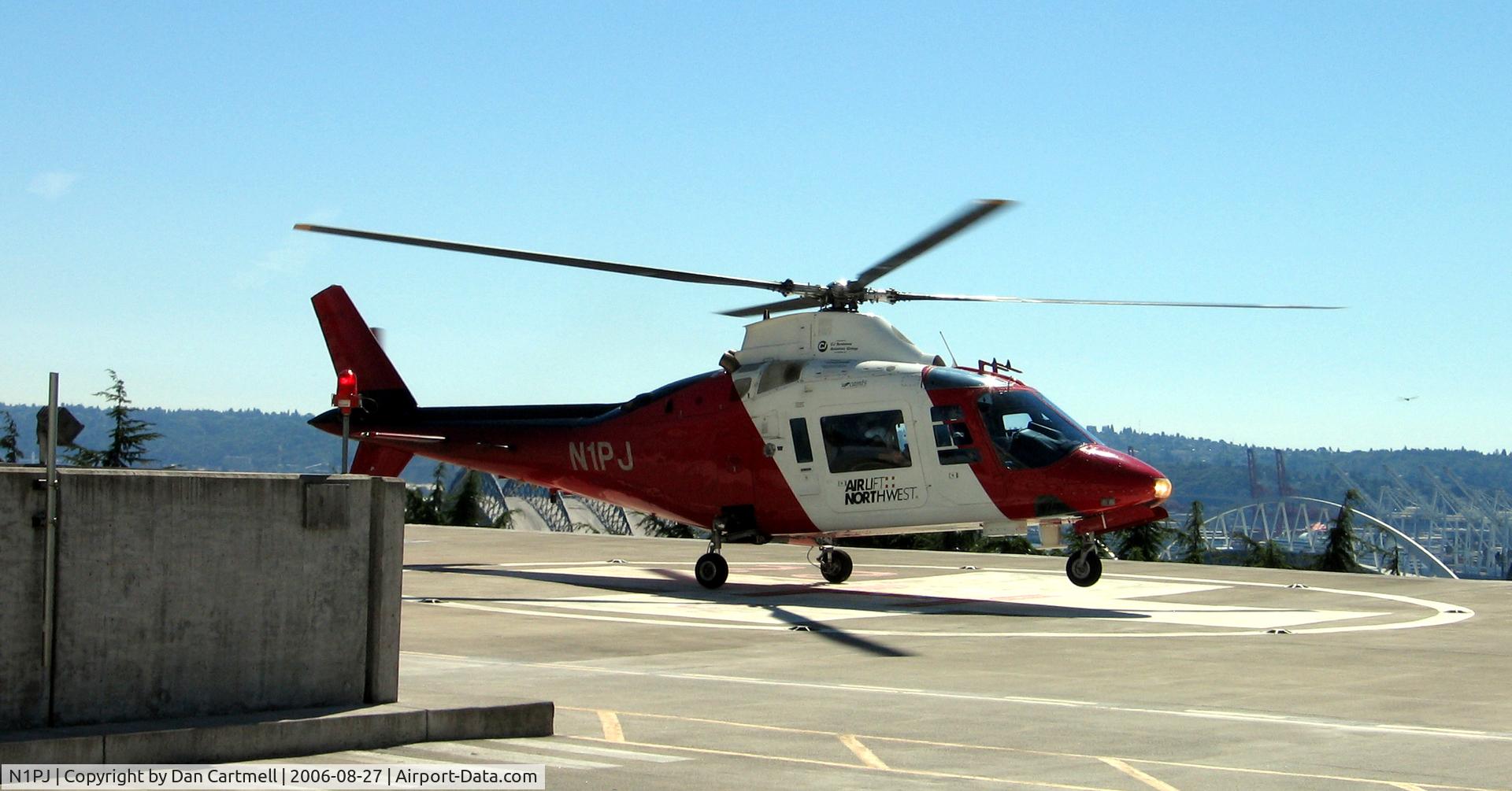 N1PJ, 1985 Agusta A109A II C/N 7262, N1PJ Harborview Hospital 27 Aug 2006