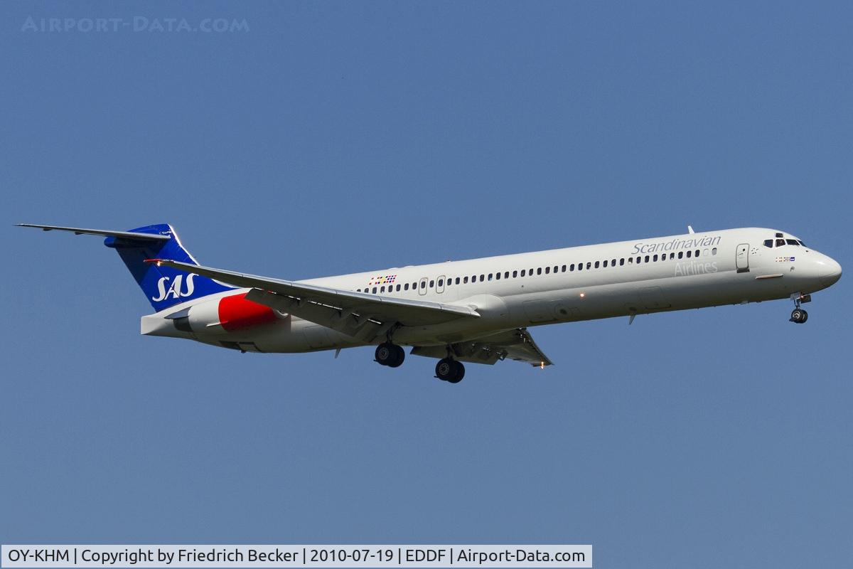 OY-KHM, 1990 McDonnell Douglas MD-82 (DC-9-82) C/N 49914, on final RW07R