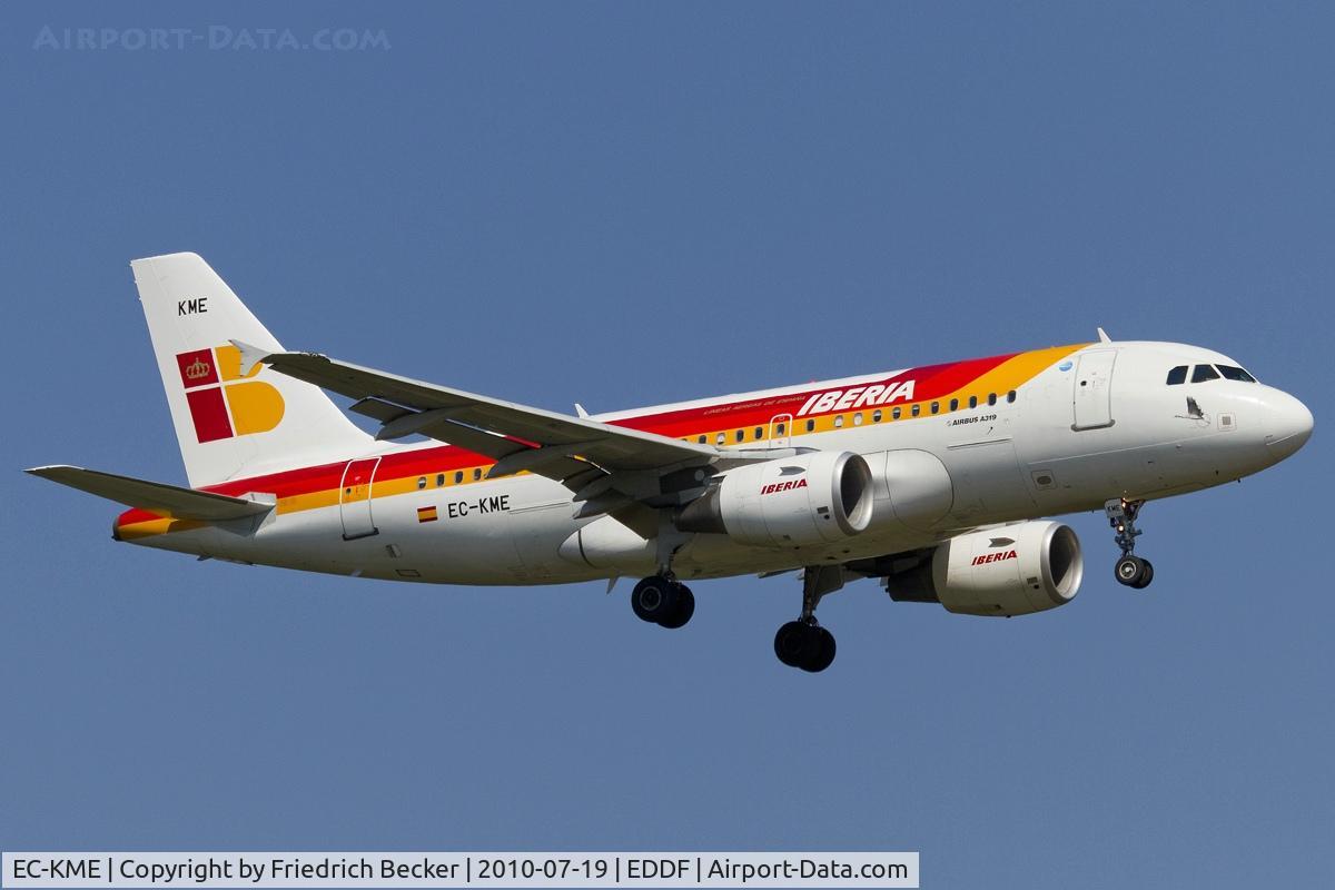 EC-KME, 2008 Airbus A319-111 C/N 3377, on final RW07R