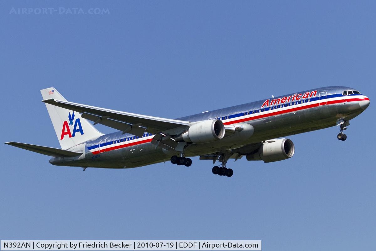 N392AN, 1998 Boeing 767-323 C/N 29429, on final RW07R