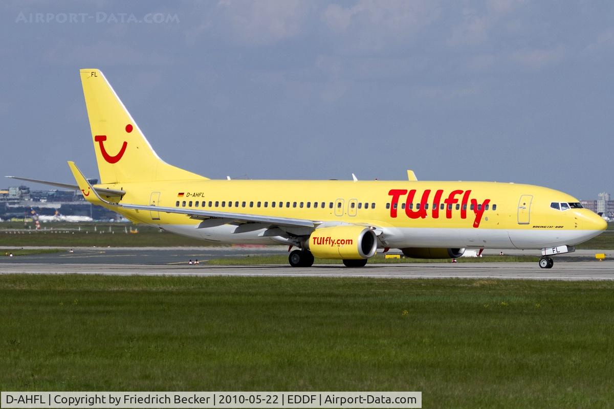 D-AHFL, 2000 Boeing 737-8K5 C/N 27985, line up for departure