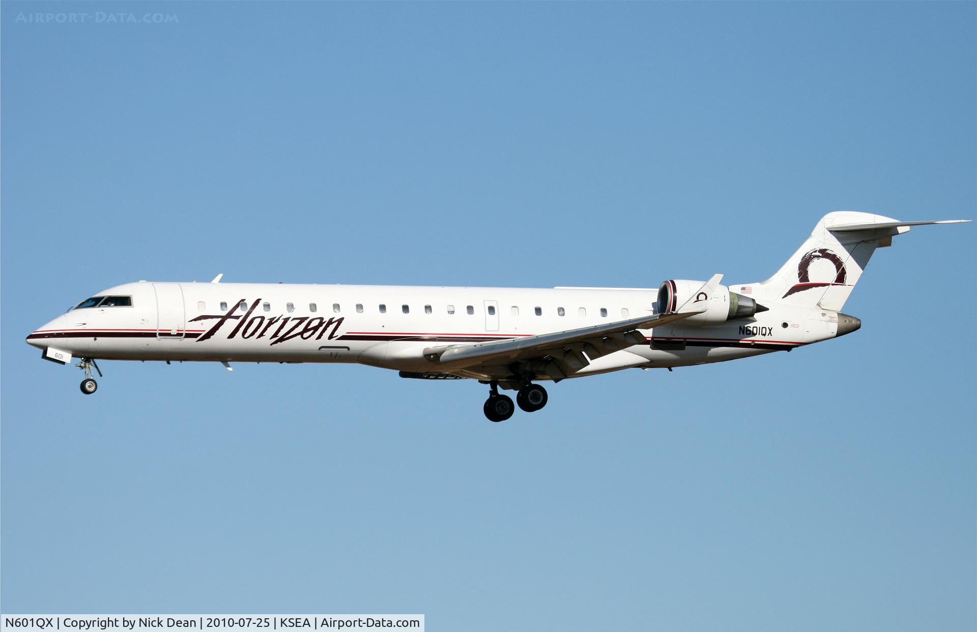 N601QX, 2000 Bombardier CRJ-701 (CL-600-2C10) Regional Jet C/N 10009, KSEA