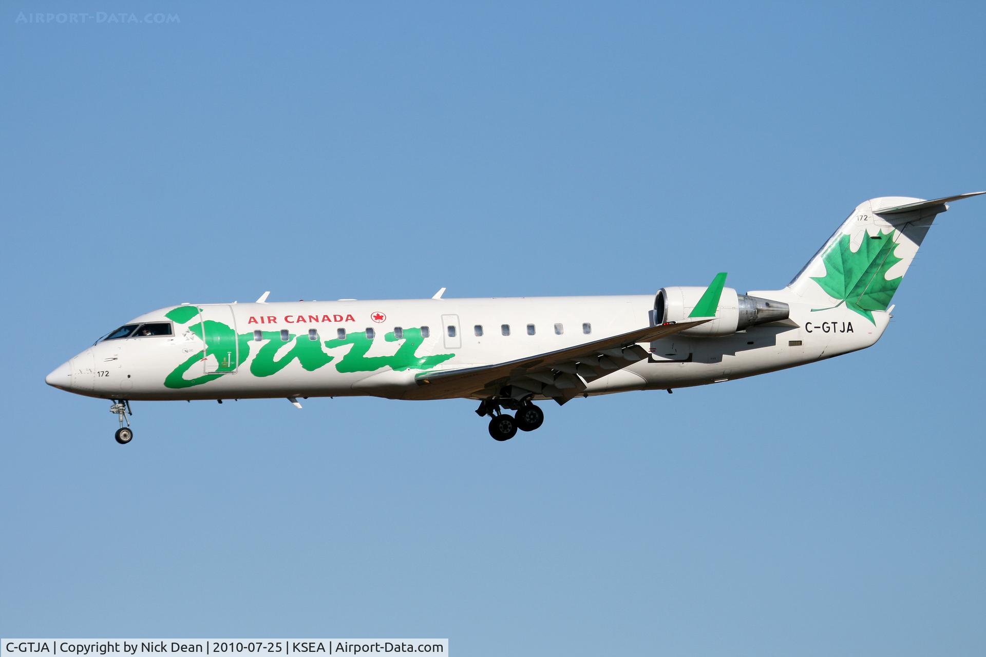 C-GTJA, 2004 Bombardier CRJ-200ER (CL-600-2B19) C/N 7966, KSEA