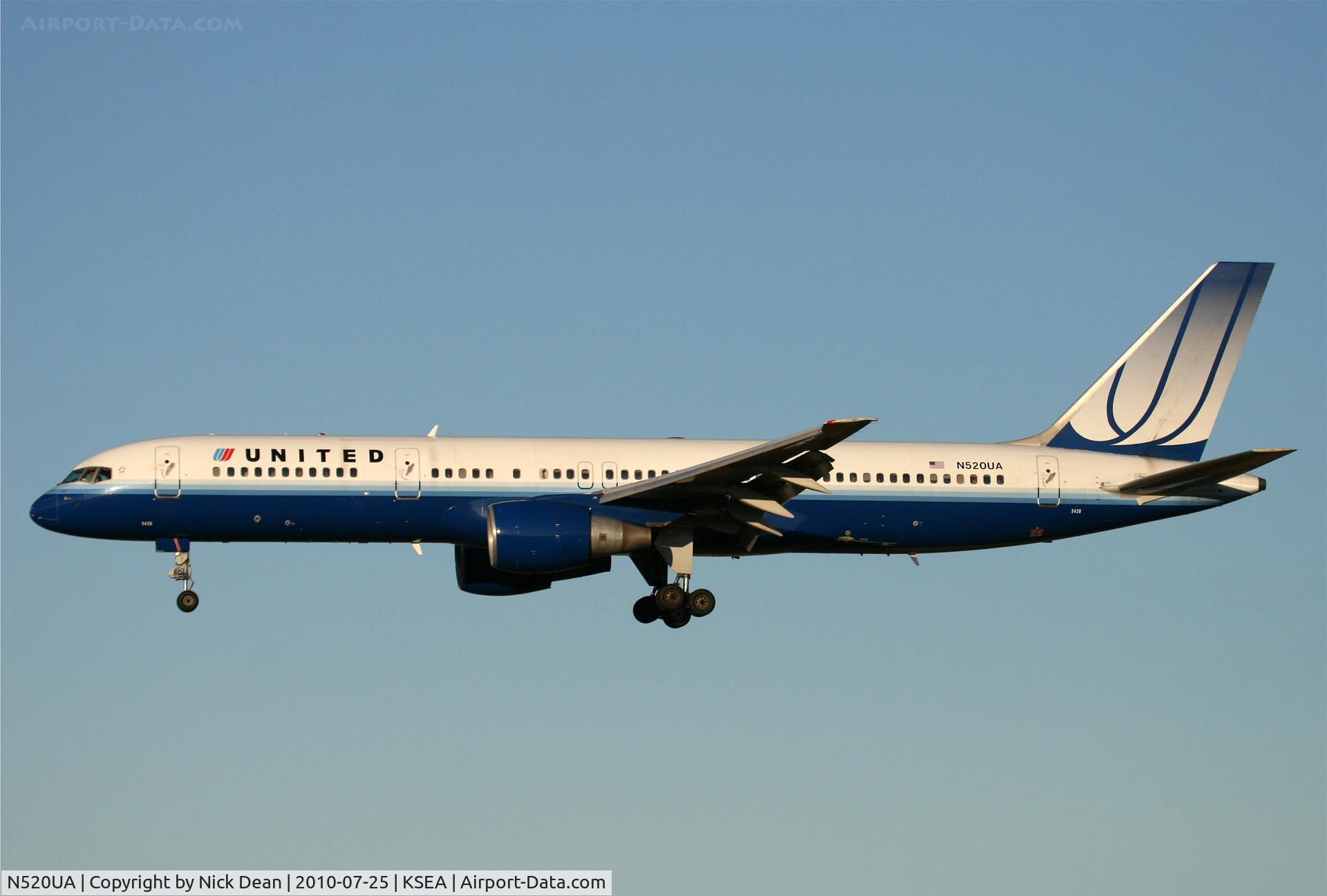 N520UA, 1990 Boeing 757-222 C/N 24890, KSEA