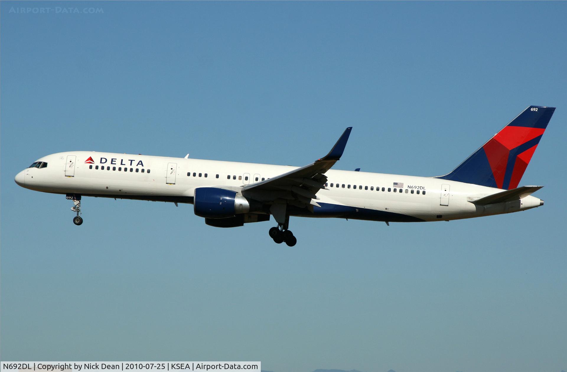 N692DL, 1998 Boeing 757-232 C/N 29724, KSEA