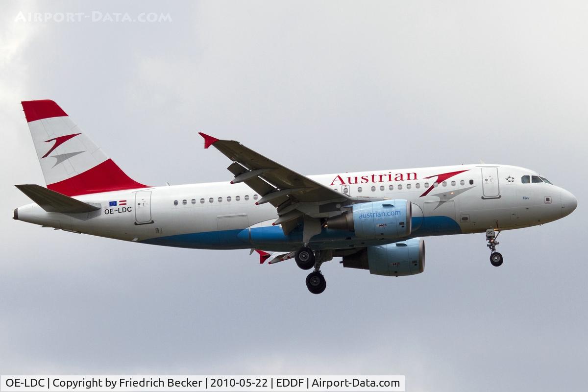 OE-LDC, 2004 Airbus A319-112 C/N 2262, on final RW07R