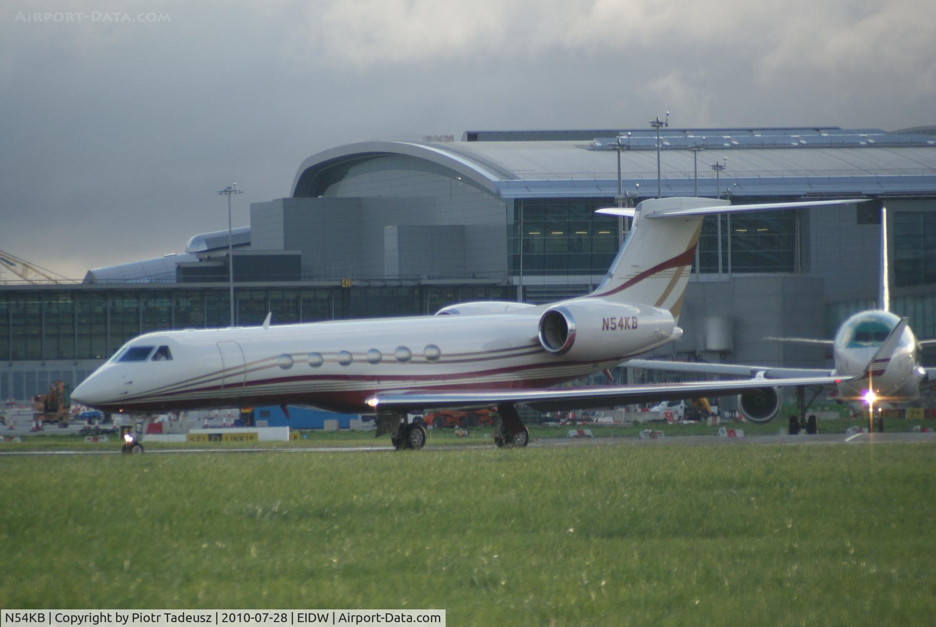 N54KB, 2000 Gulfstream Aerospace G-V C/N 627, Dublin