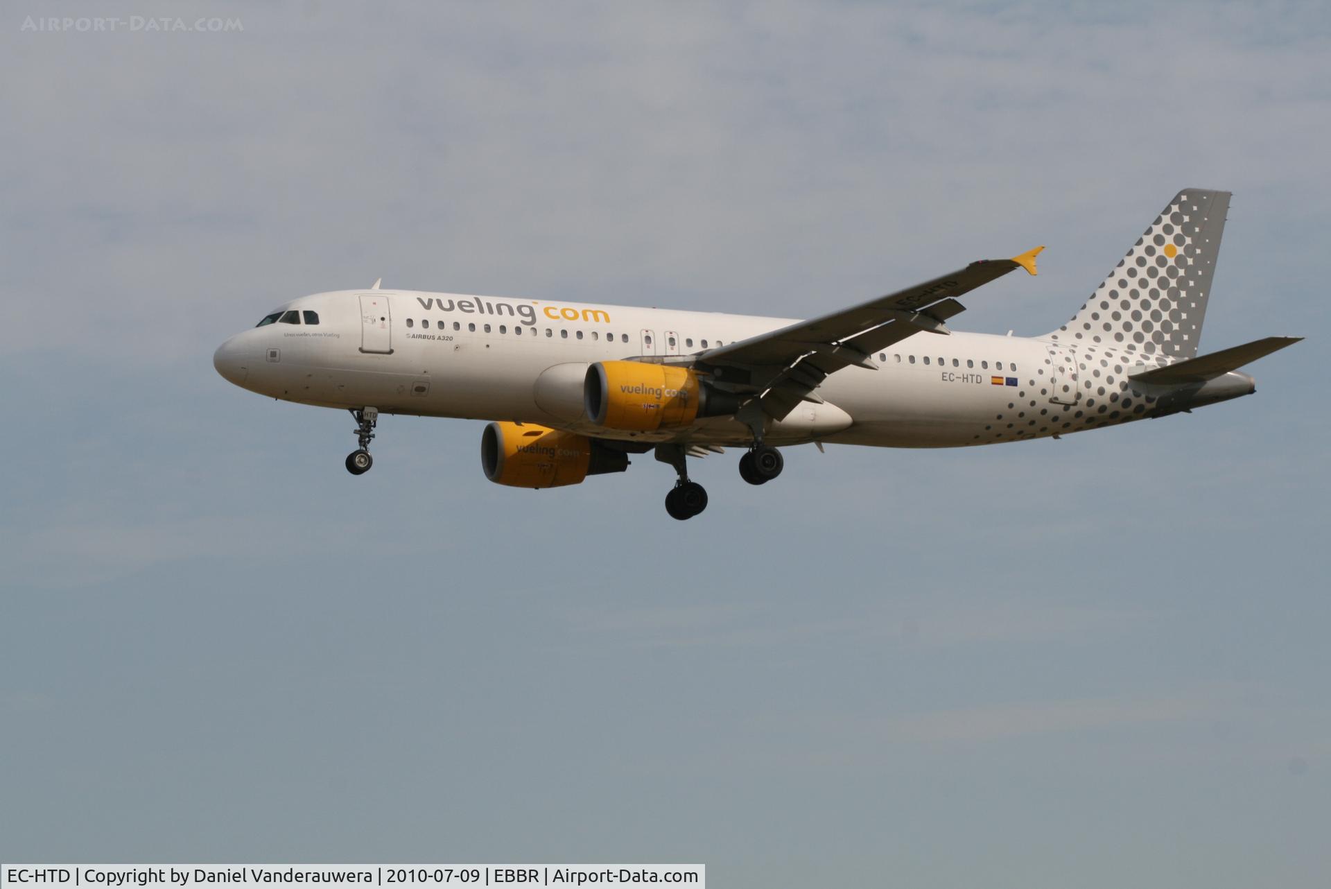 EC-HTD, 2001 Airbus A320-214 C/N 1550, Arrival of flight VY8988 to RWY 25L