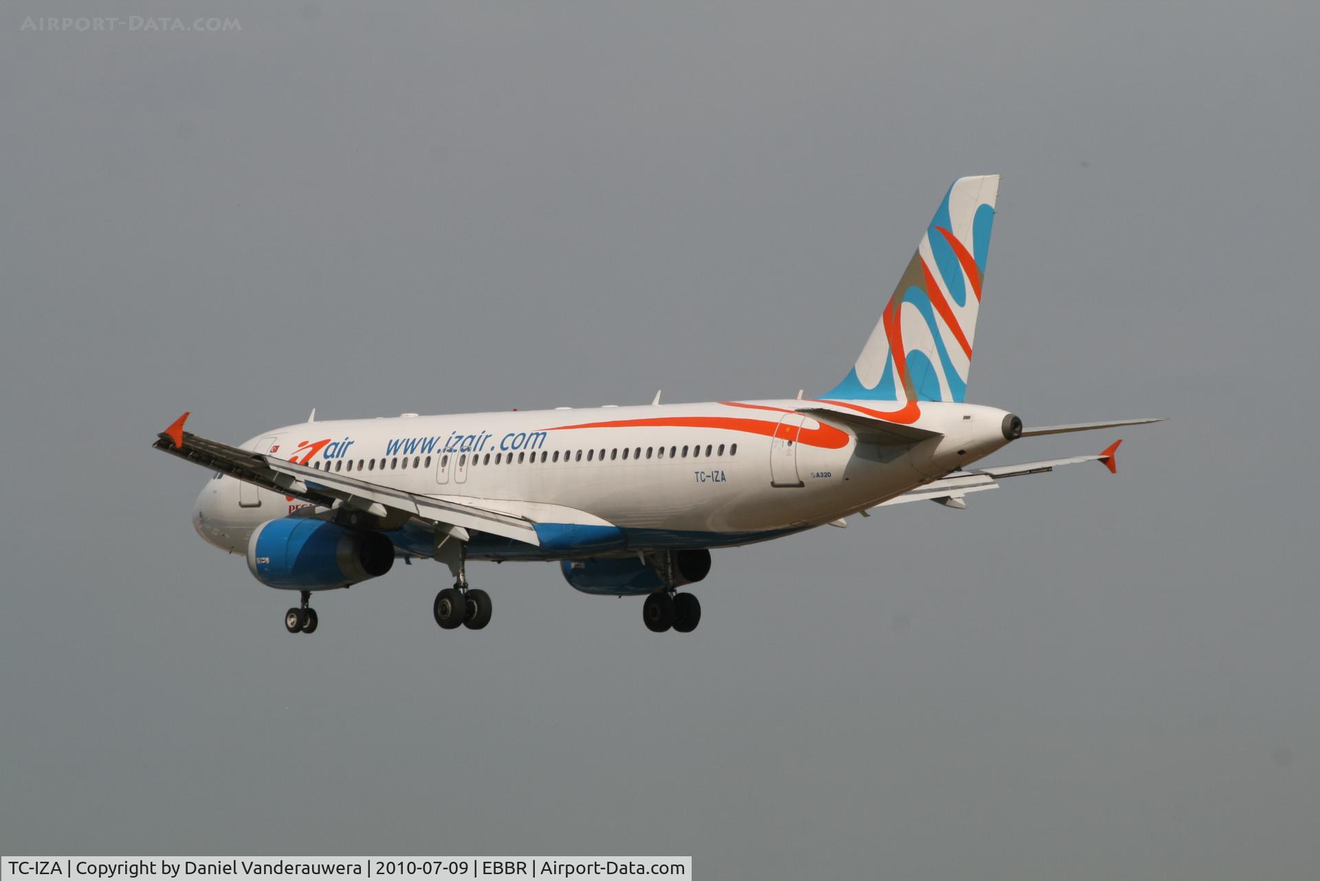 TC-IZA, 2003 Airbus A320-233 C/N 2118, Flight PGT3521 is descending to RWY 25L