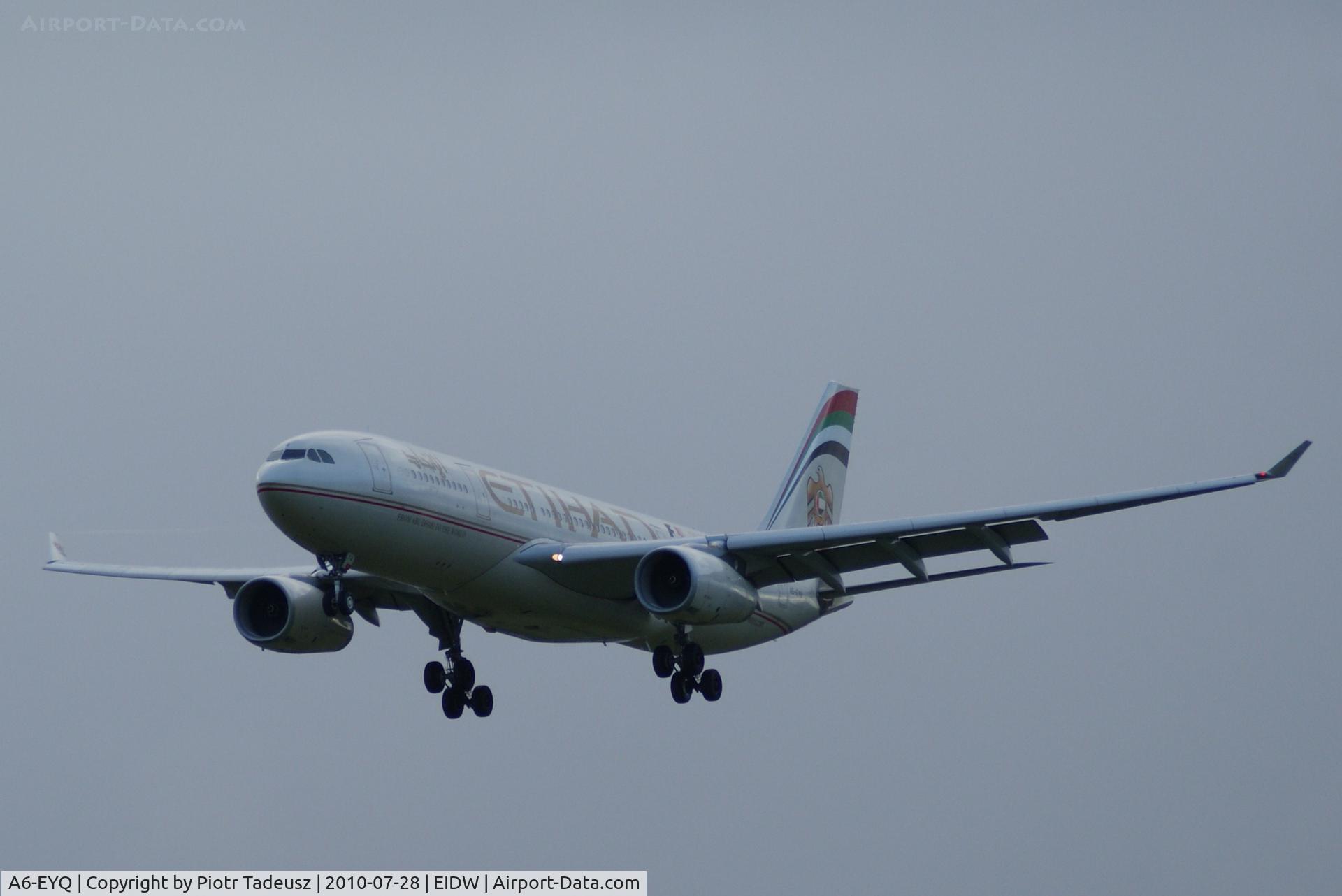 A6-EYQ, 2007 Airbus A330-243 C/N 868, Dublin, landing