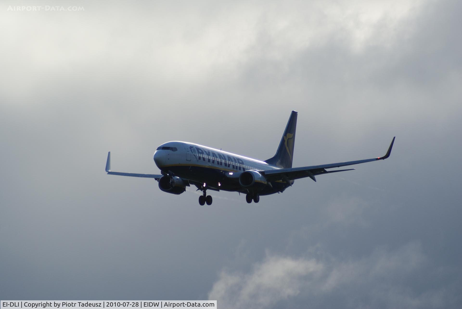 EI-DLI, 2006 Boeing 737-8AS C/N 33591, landing