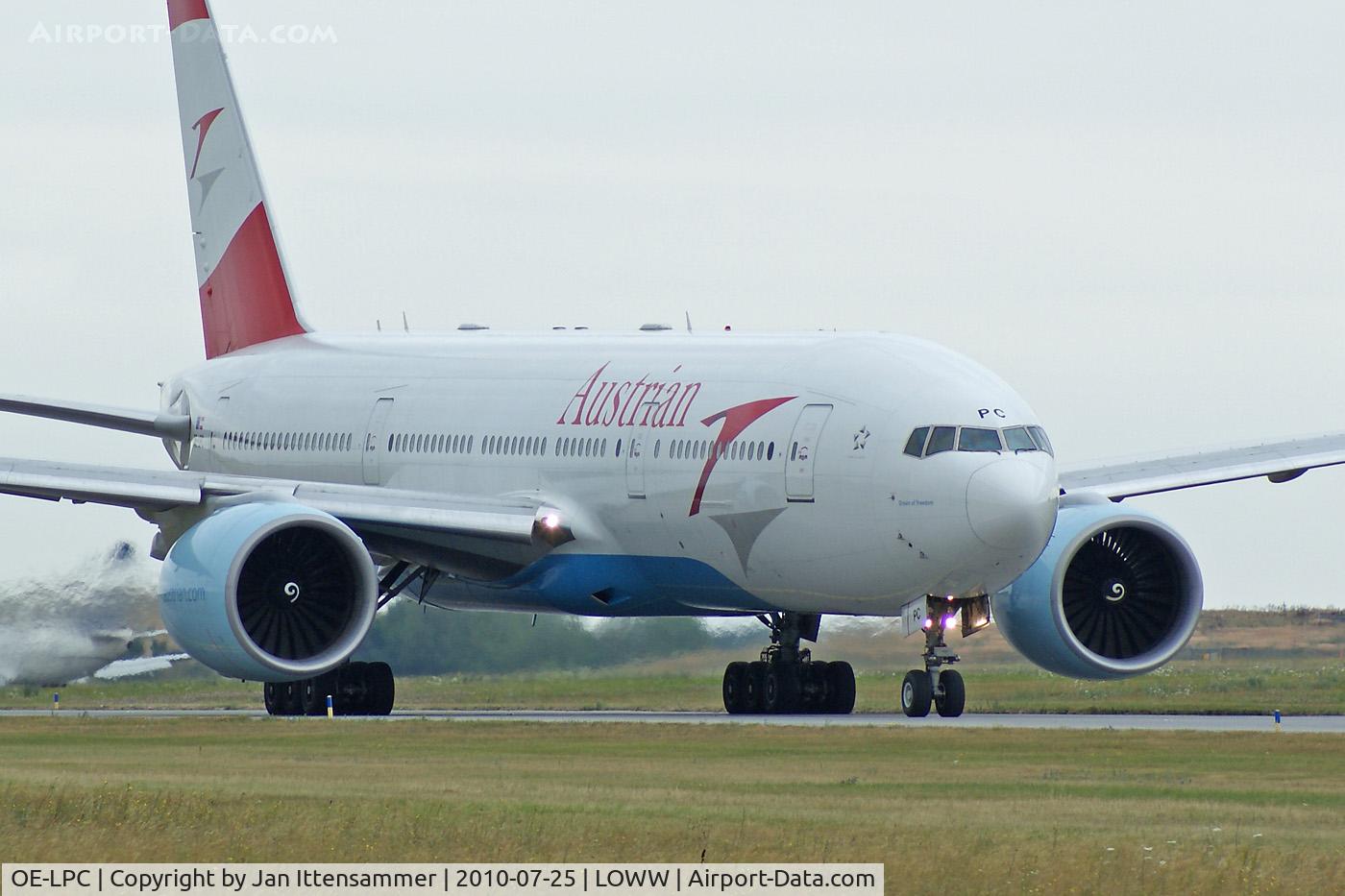 OE-LPC, 2002 Boeing 777-2Z9/ER C/N 29313, AUA