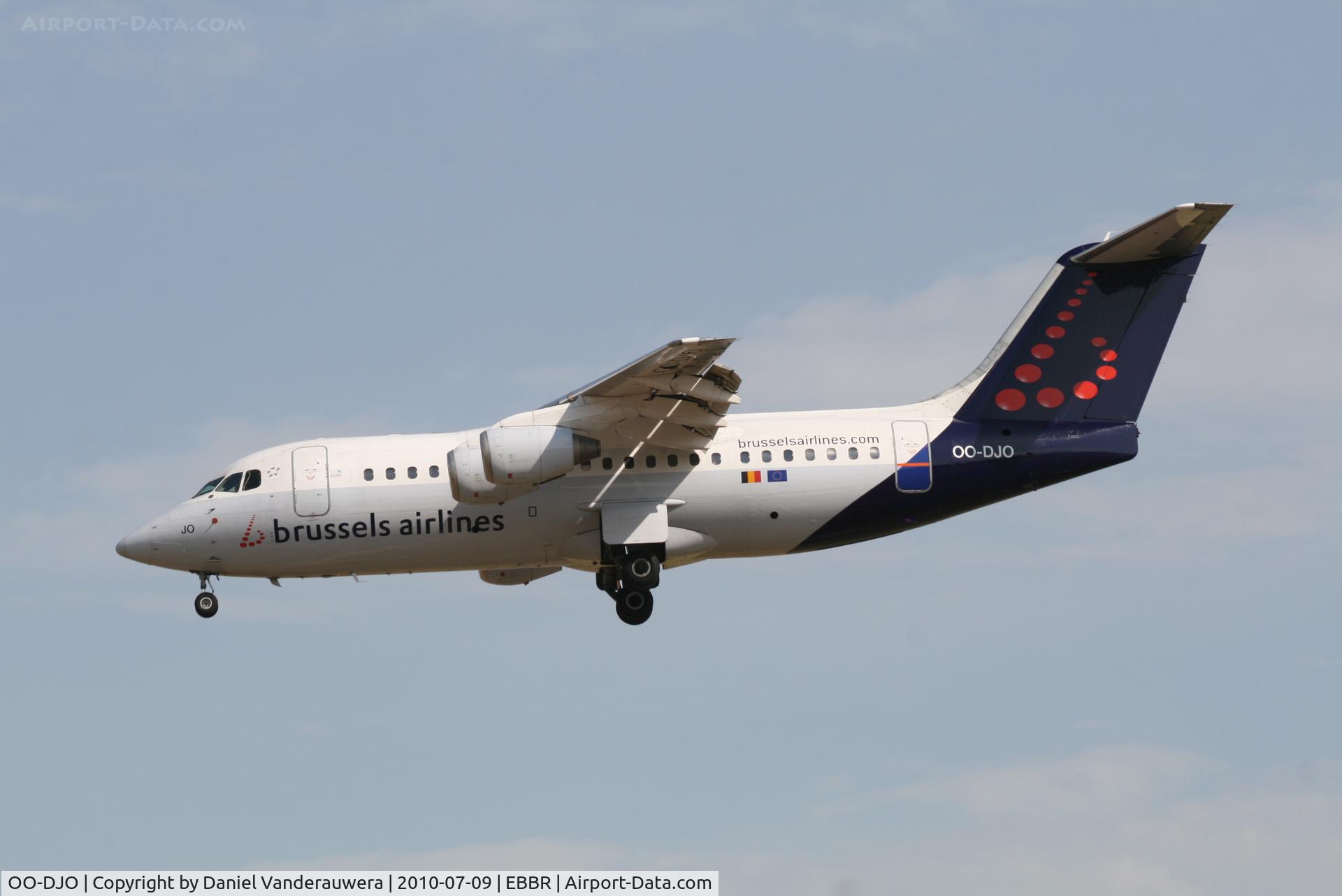 OO-DJO, 1995 British Aerospace Avro 146-RJ85 C/N E.2279, with Star Alliance and another rear left door ...