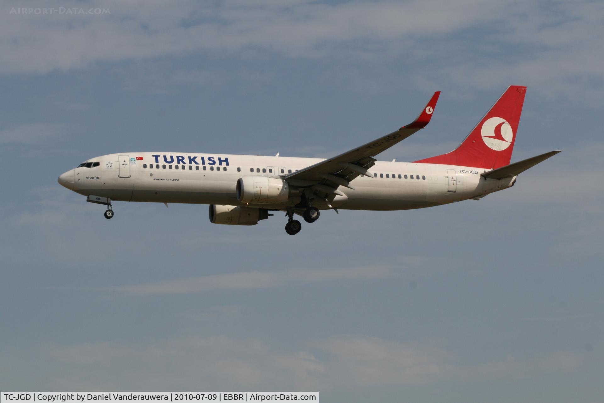 TC-JGD, 2001 Boeing 737-8F2 C/N 29788, Arrival of flight TK1937 to RWY 25L
