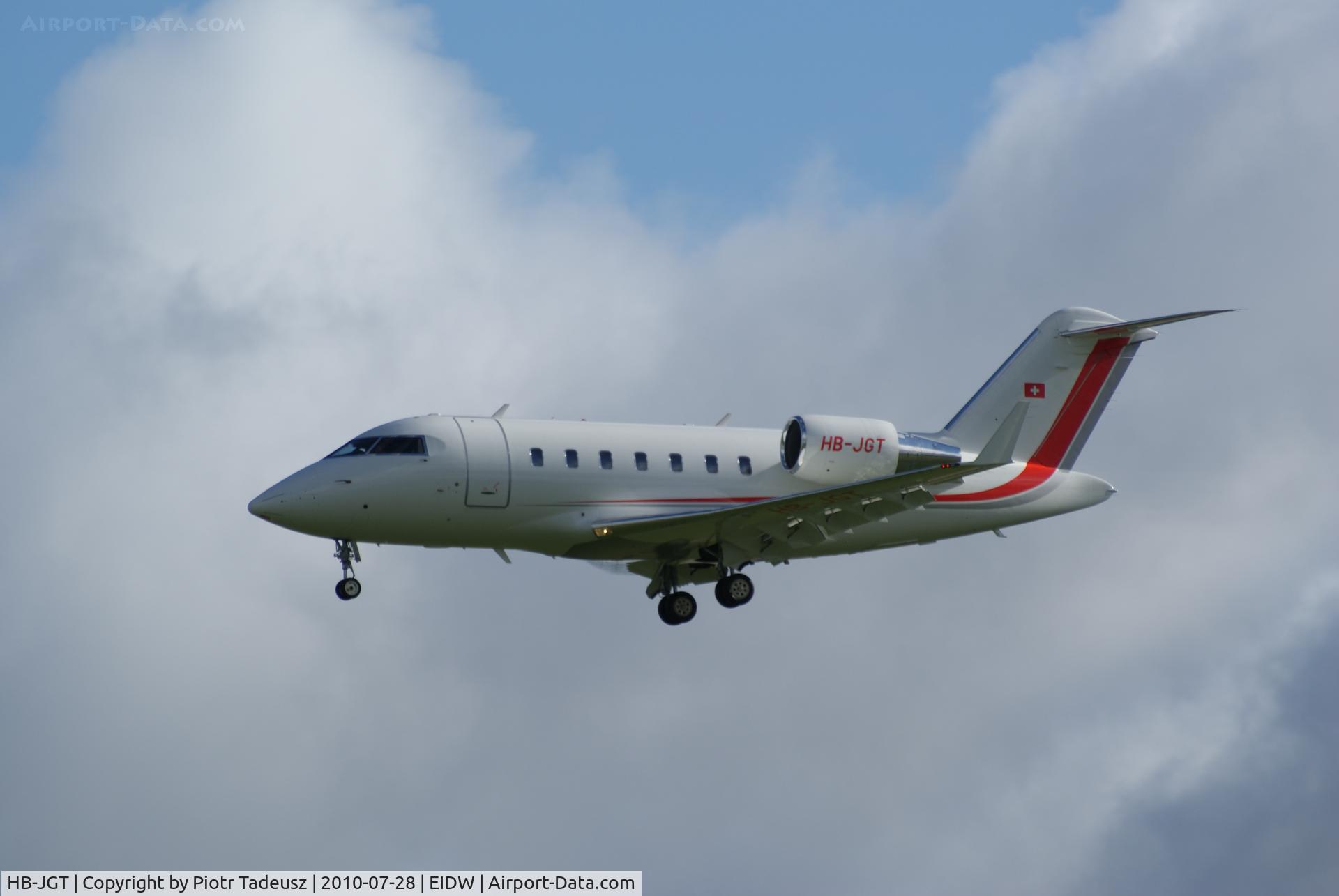 HB-JGT, 2008 Bombardier Challenger 605 (CL-600-2B16) C/N 5736, landing
