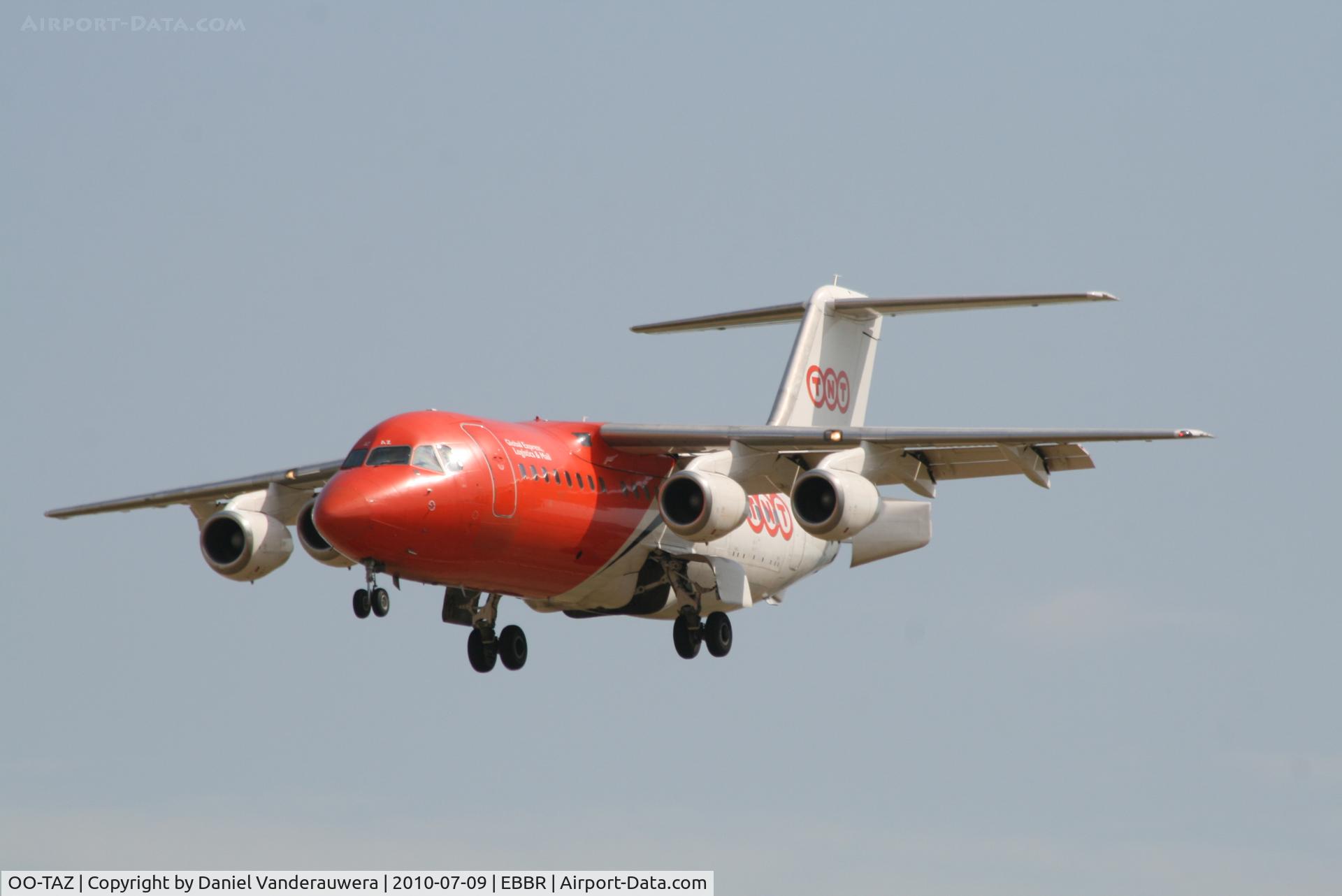 OO-TAZ, 1991 British Aerospace BAe.146-200QC Quick Change C/N E2188, On approach to RWY 25L