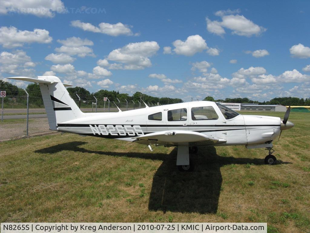 N8265S, 1980 Piper PA-28RT-201 Arrow IV C/N 28R-8118001, Piper PA-28RT-201 Arrow in the grass overflow area.