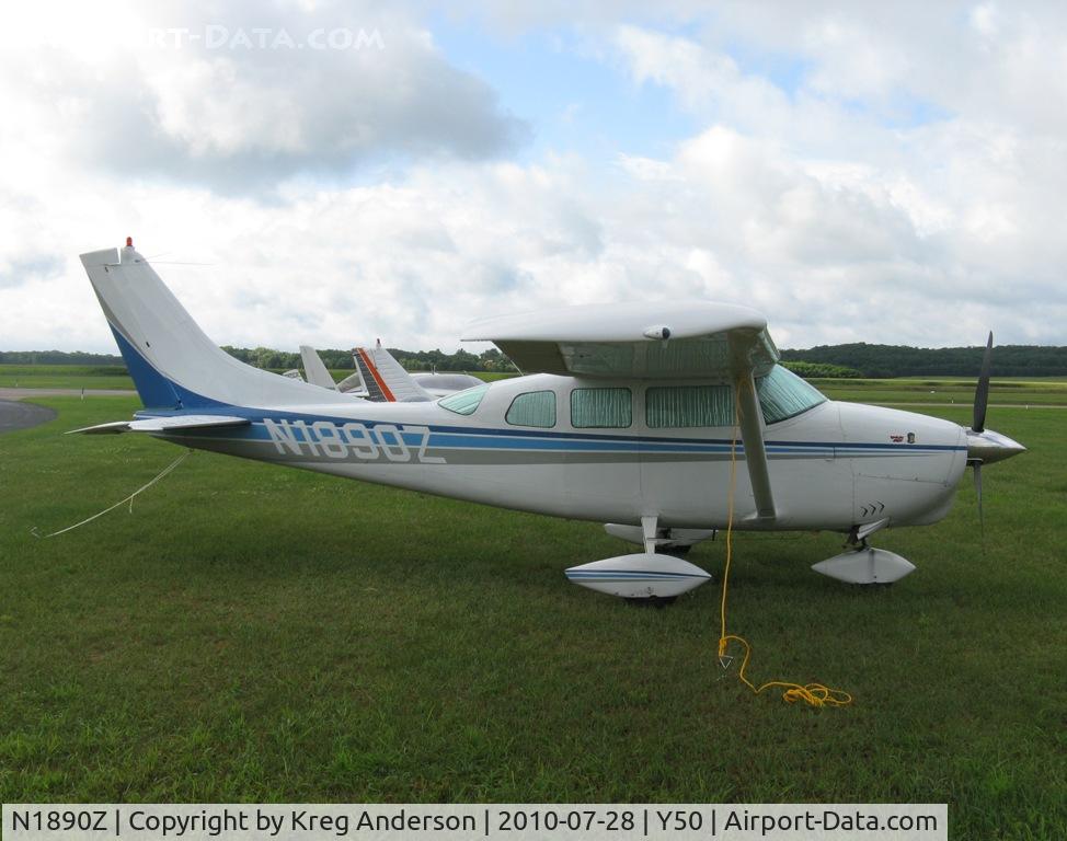 N1890Z, 1962 Cessna 210-5(205) C/N 205-0090, Cessna 210-5 Super Skylane in the grass.