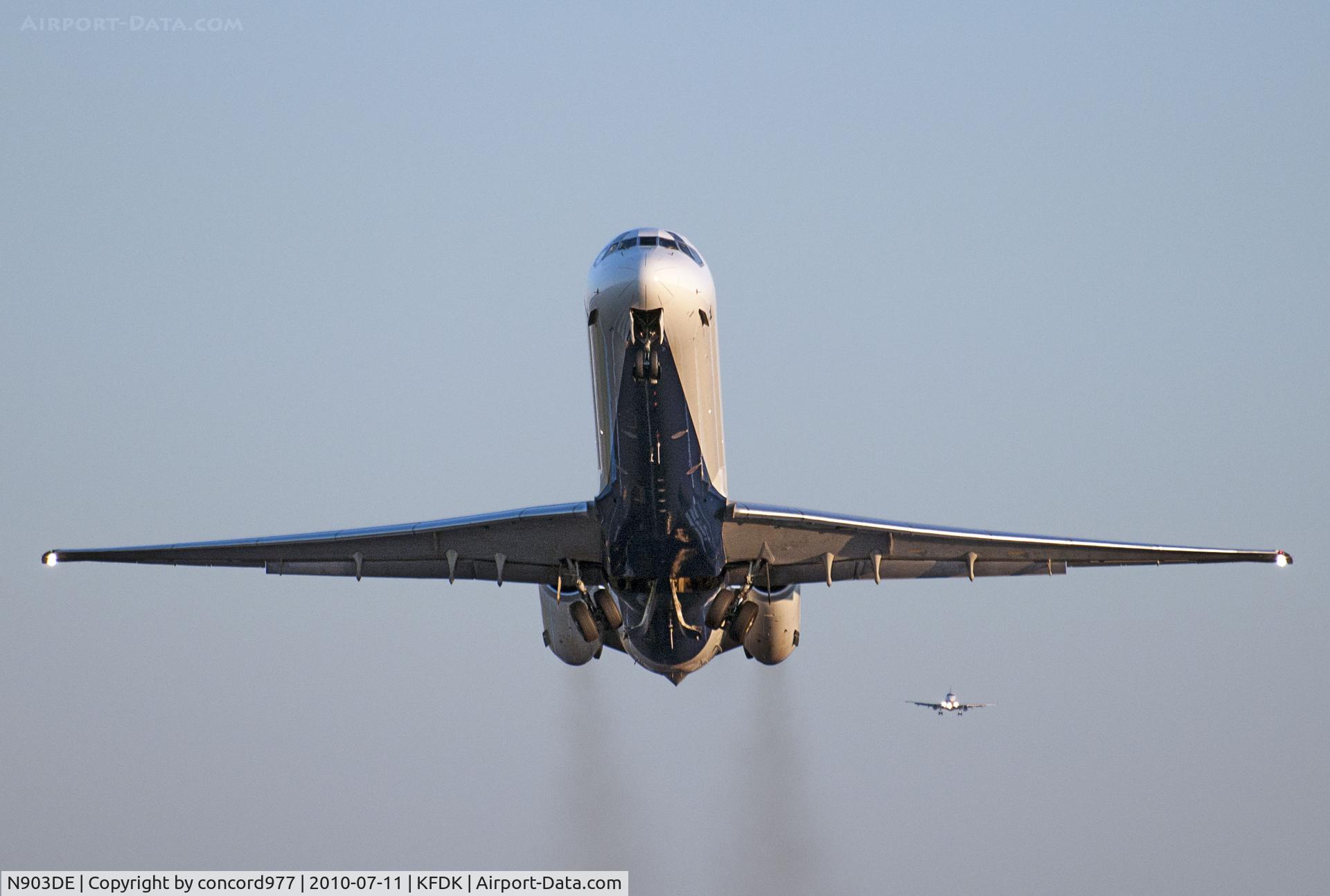 N903DE, 1992 McDonnell Douglas MD-88 C/N 53380, Seen at KDCA on 7/11/2010