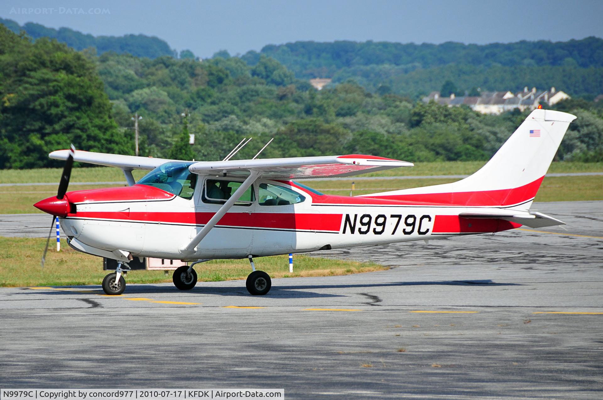N9979C, 1978 Cessna R182 Skylane RG C/N R18200495, Seen at KFDK on 7/17/2010