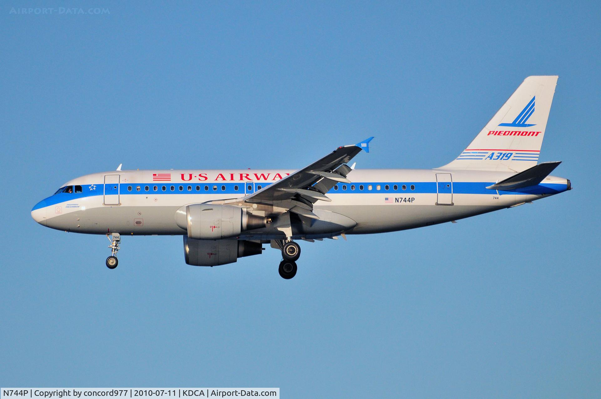 N744P, 2000 Airbus A319-112 C/N 1287, Seen at KDCA on 7/11/2010