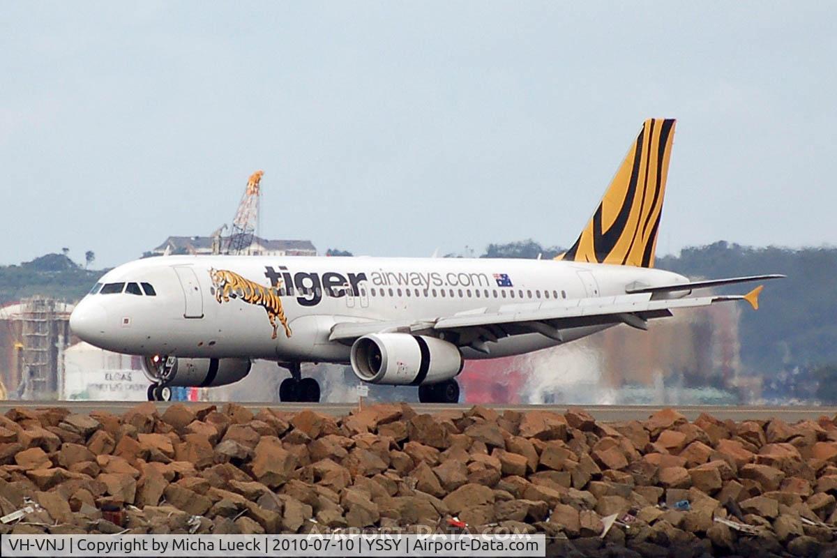 VH-VNJ, 2006 Airbus A320-232 C/N 2982, At Sydney
