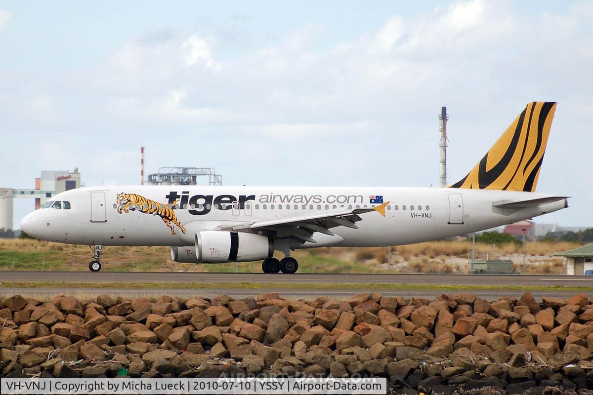 VH-VNJ, 2006 Airbus A320-232 C/N 2982, At Sydney