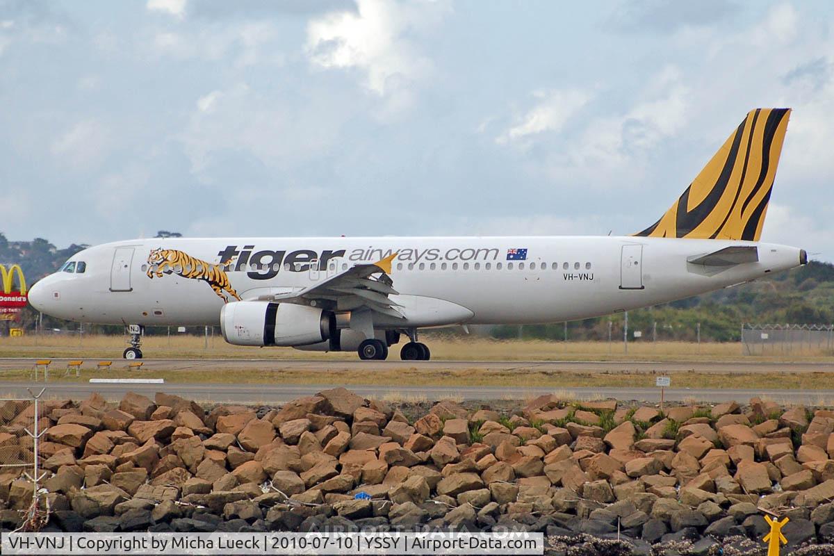 VH-VNJ, 2006 Airbus A320-232 C/N 2982, At Sydney