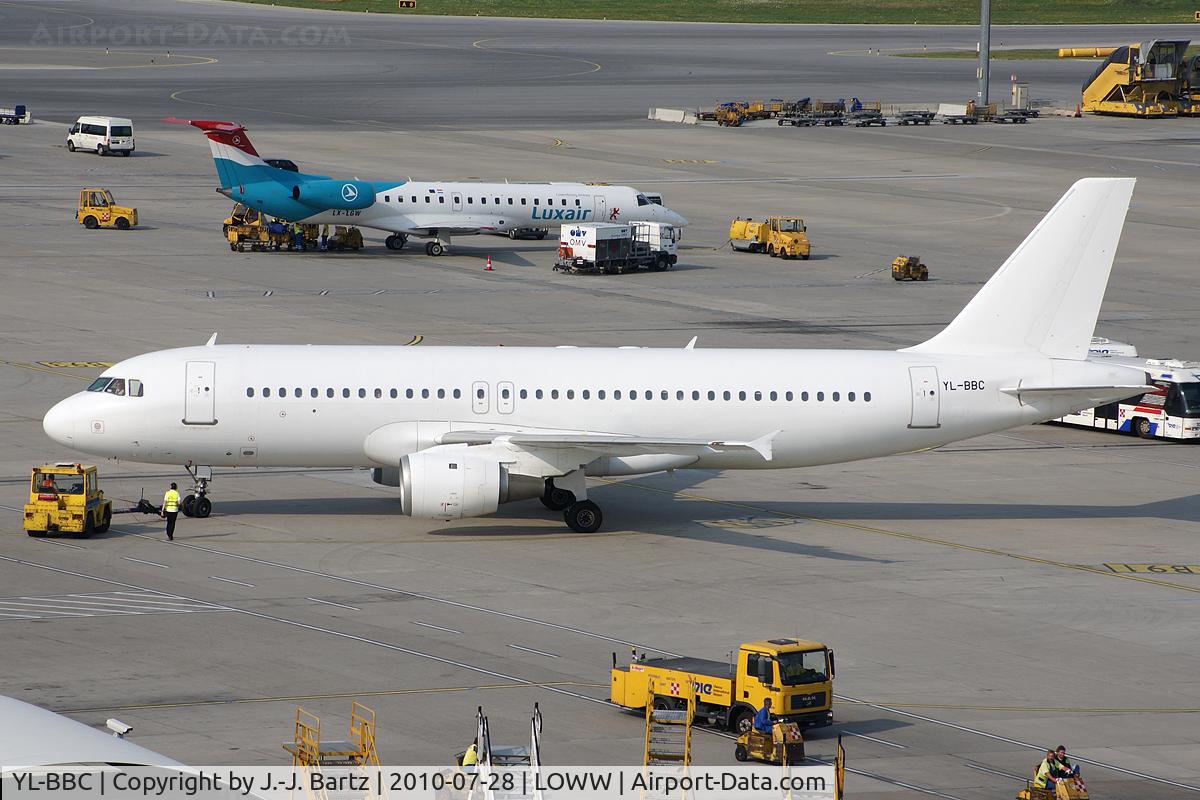 YL-BBC, 1990 Airbus A320-211 C/N 142, DSLR-A230 (55-200 mm); www.haj-spotter.de.tf